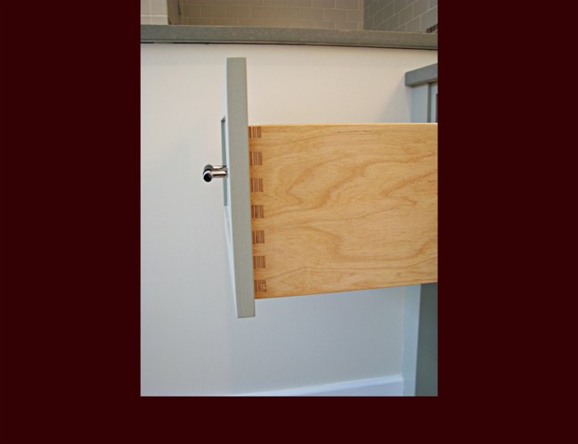 Vanity drawer box joint detail